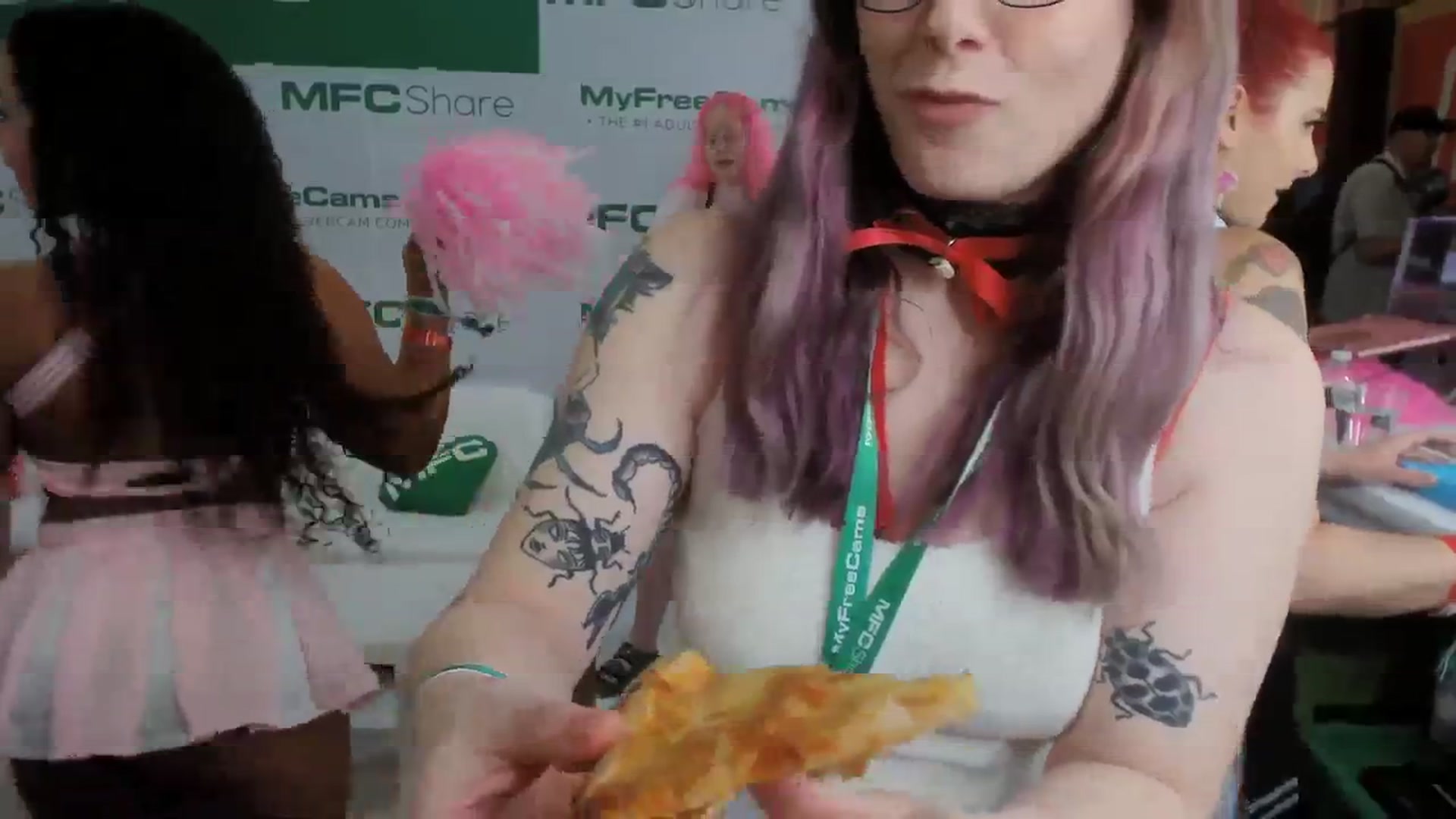 Gallery image thumbnail from Hempley's myfreecams stream on, 01/25/2024, 23:51 image 9 of 20