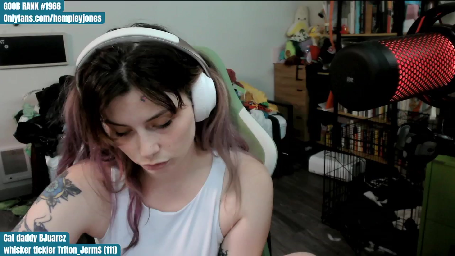 Gallery image thumbnail from Hempley's myfreecams stream on, 02/14/2024, 02:23 image 1 of 20