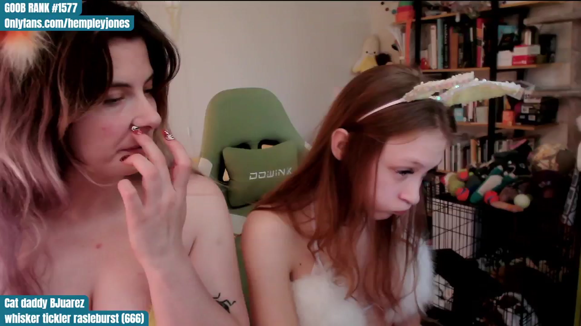 Gallery image thumbnail from Hempley's myfreecams stream on, 03/16/2024, 22:19 image 8 of 20