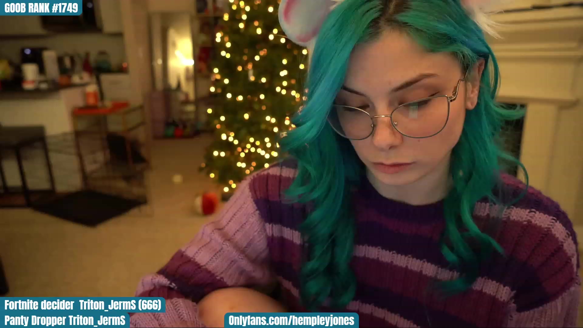 Gallery image thumbnail from Hempleyjones's myfreecams stream on, 12/01/2022, 24:58 image 6 of 20