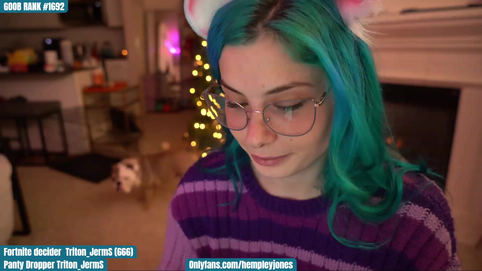 Gallery image thumbnail from Hempleyjones's myfreecams stream on, 12/01/2022, 24:58 image 16 of 20
