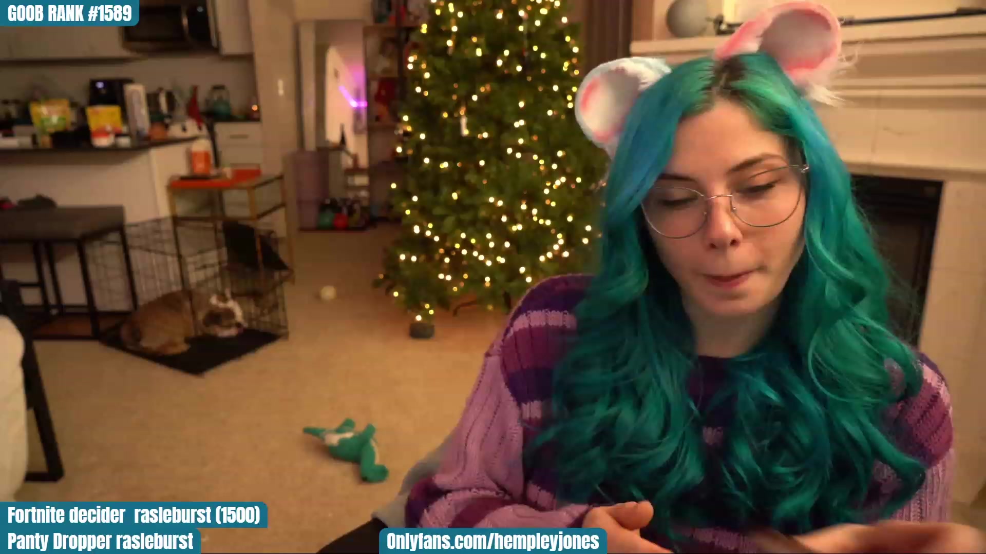 Gallery image thumbnail from Hempleyjones's myfreecams stream on, 12/01/2022, 01:33 image 16 of 20