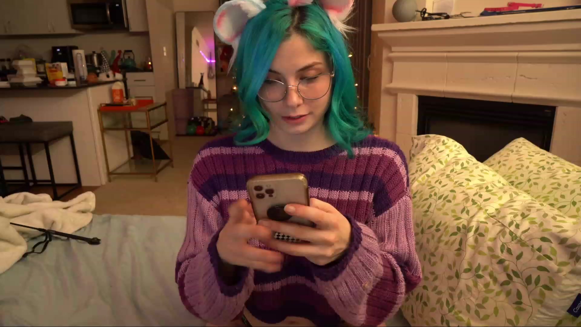 Gallery image thumbnail from Hempleyjones's myfreecams stream on, 12/01/2022, 03:19 image 13 of 20
