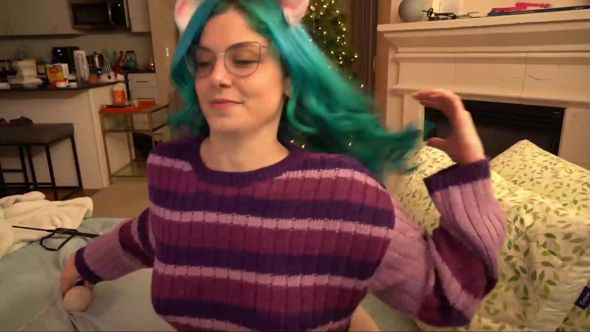 Gallery image thumbnail from Hempleyjones's myfreecams stream on, 12/01/2022, 03:19 image 18 of 20