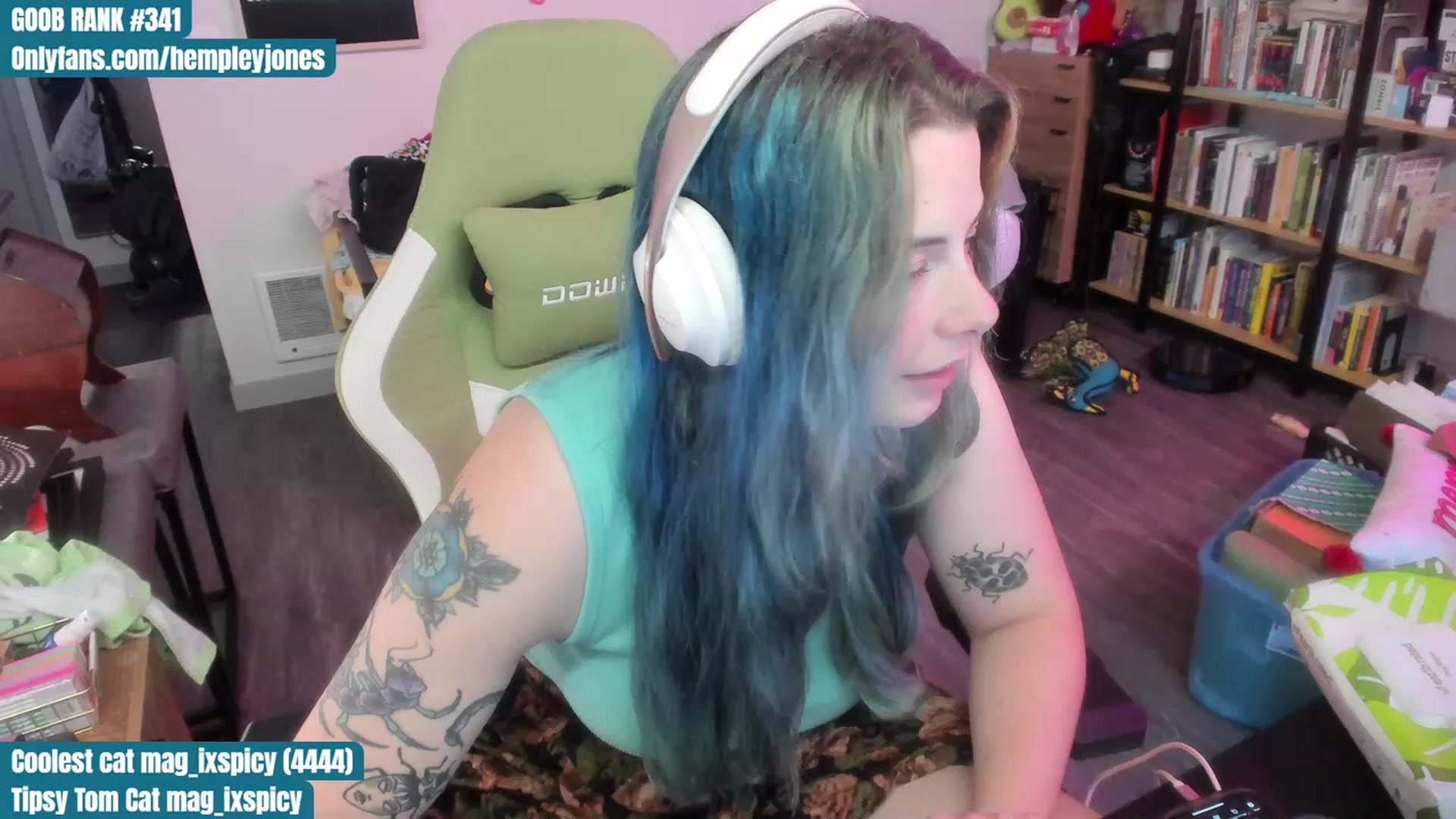 Gallery image thumbnail from Hempleyjones's myfreecams stream on, 07/21/2023, 23:03 image 18 of 20