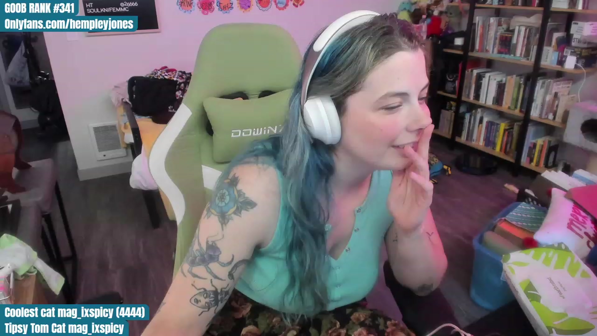 Gallery image thumbnail from Hempleyjones's myfreecams stream on, 07/21/2023, 23:03 image 6 of 20