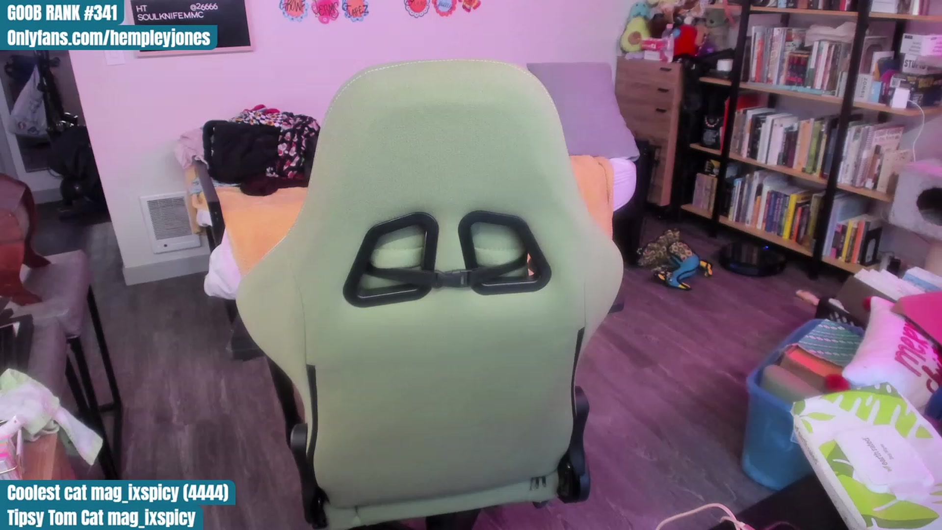 Gallery image thumbnail from Hempleyjones's myfreecams stream on, 07/21/2023, 23:03 image 11 of 20