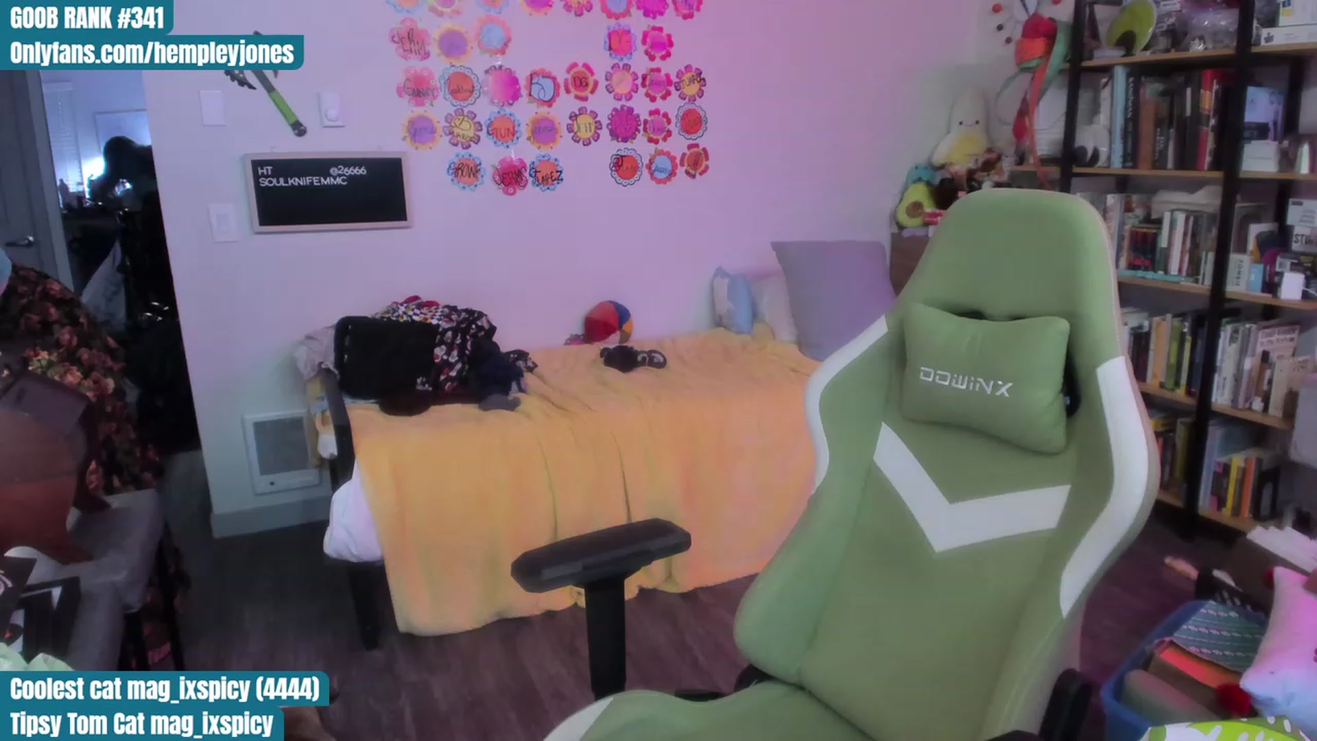 Gallery image thumbnail from Hempleyjones's myfreecams stream on, 07/22/2023, 24:00 image 20 of 20