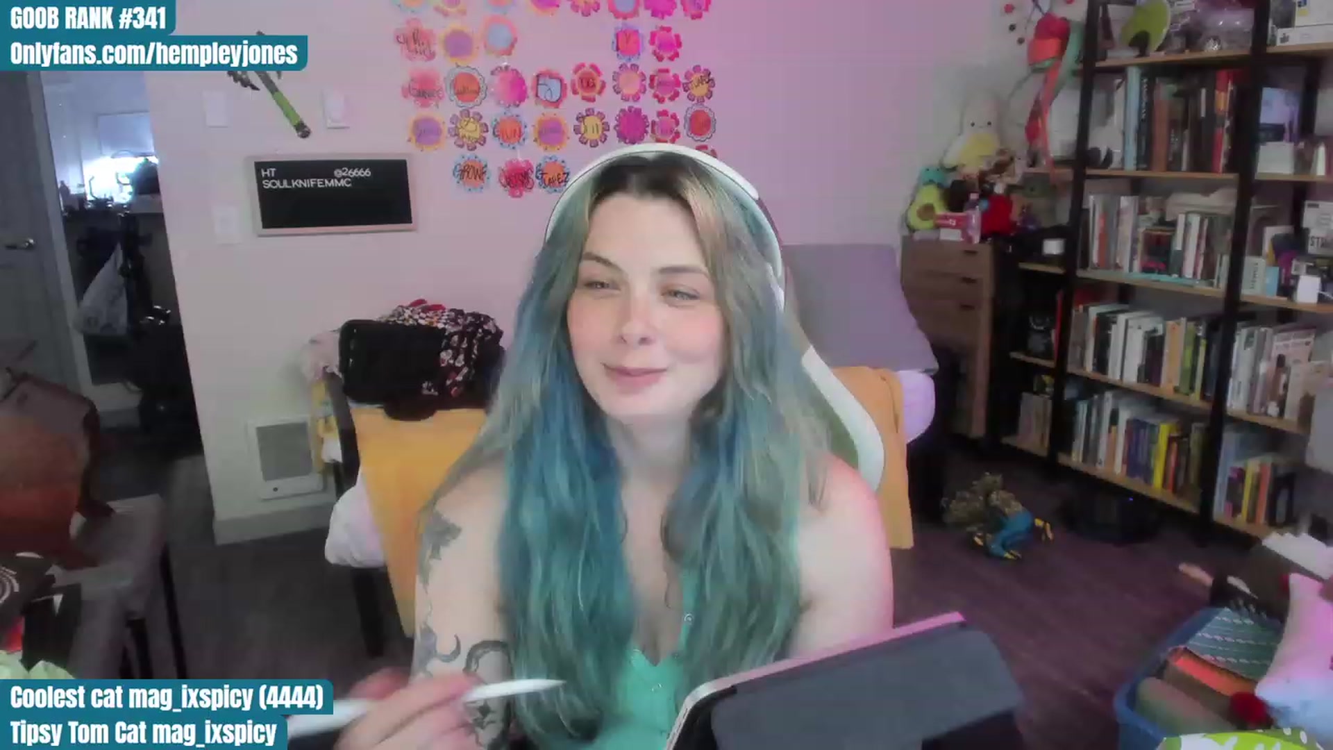 Gallery image thumbnail from Hempleyjones's myfreecams stream on, 07/22/2023, 24:00 image 13 of 20