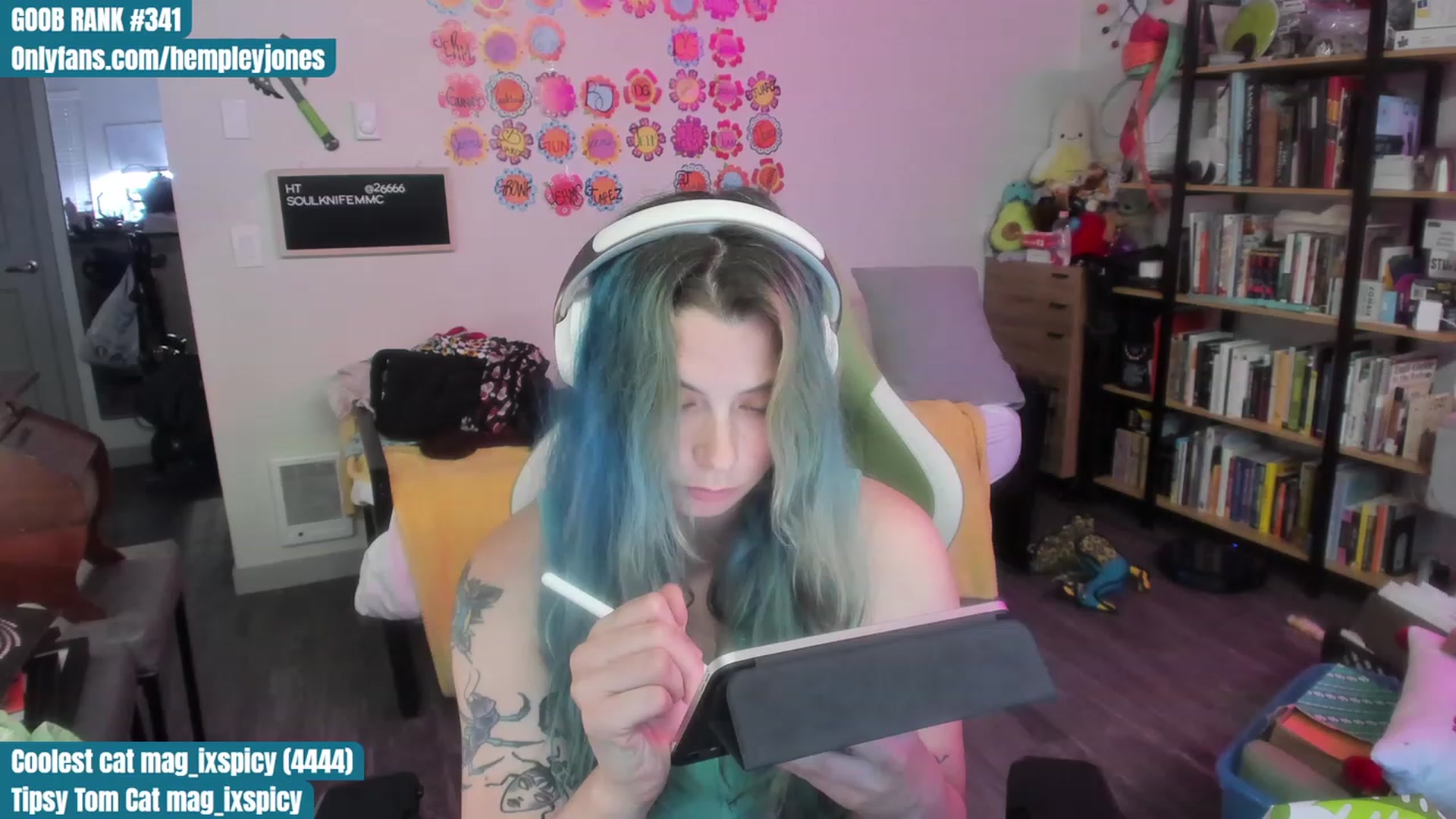 Gallery image thumbnail from Hempleyjones's myfreecams stream on, 07/22/2023, 24:00 image 14 of 20