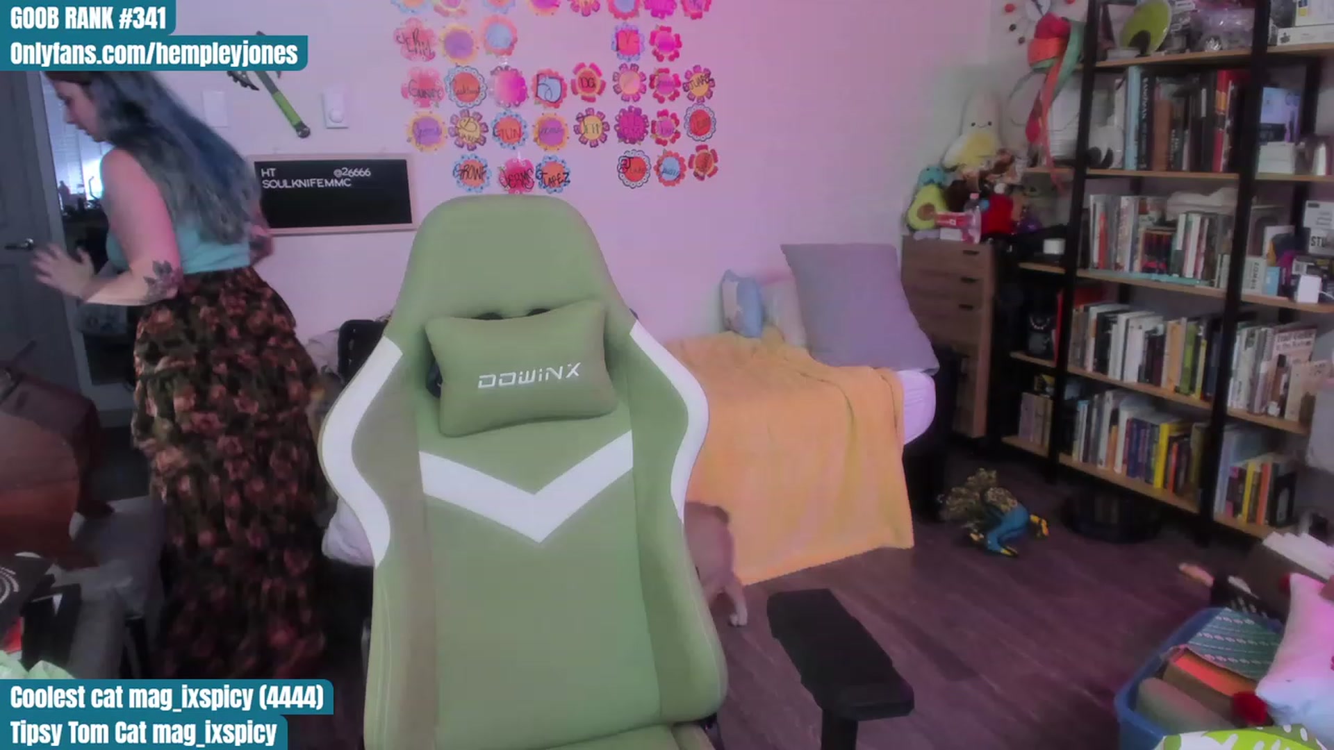 Gallery image thumbnail from Hempleyjones's myfreecams stream on, 07/22/2023, 24:00 image 19 of 20