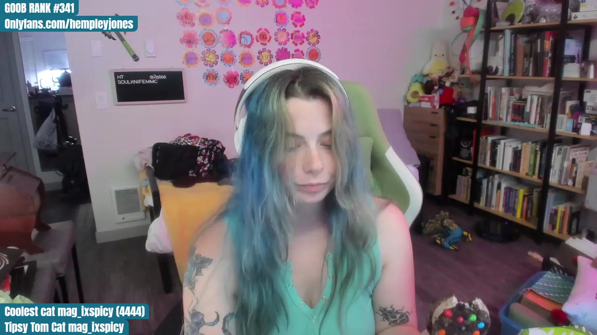 Gallery image thumbnail from Hempleyjones's myfreecams stream on, 07/22/2023, 24:00 image 11 of 20