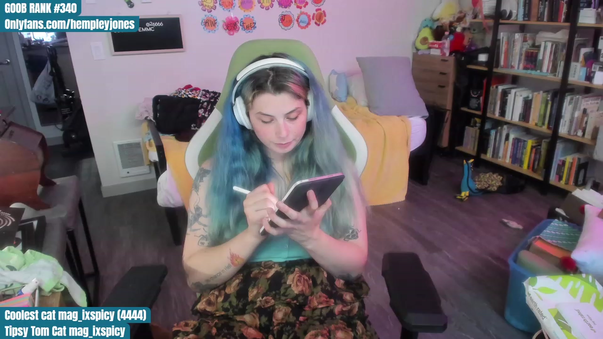 Gallery image thumbnail from Hempleyjones's myfreecams stream on, 07/22/2023, 01:05 image 15 of 20