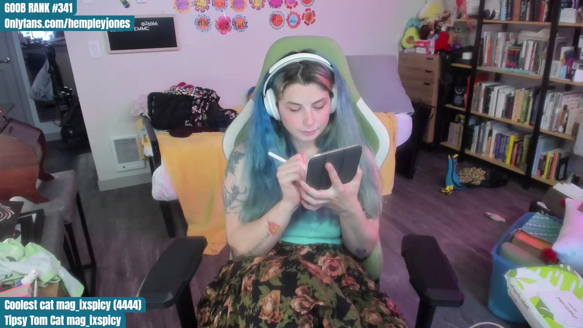 Gallery image thumbnail from Hempleyjones's myfreecams stream on, 07/22/2023, 01:05 image 11 of 20