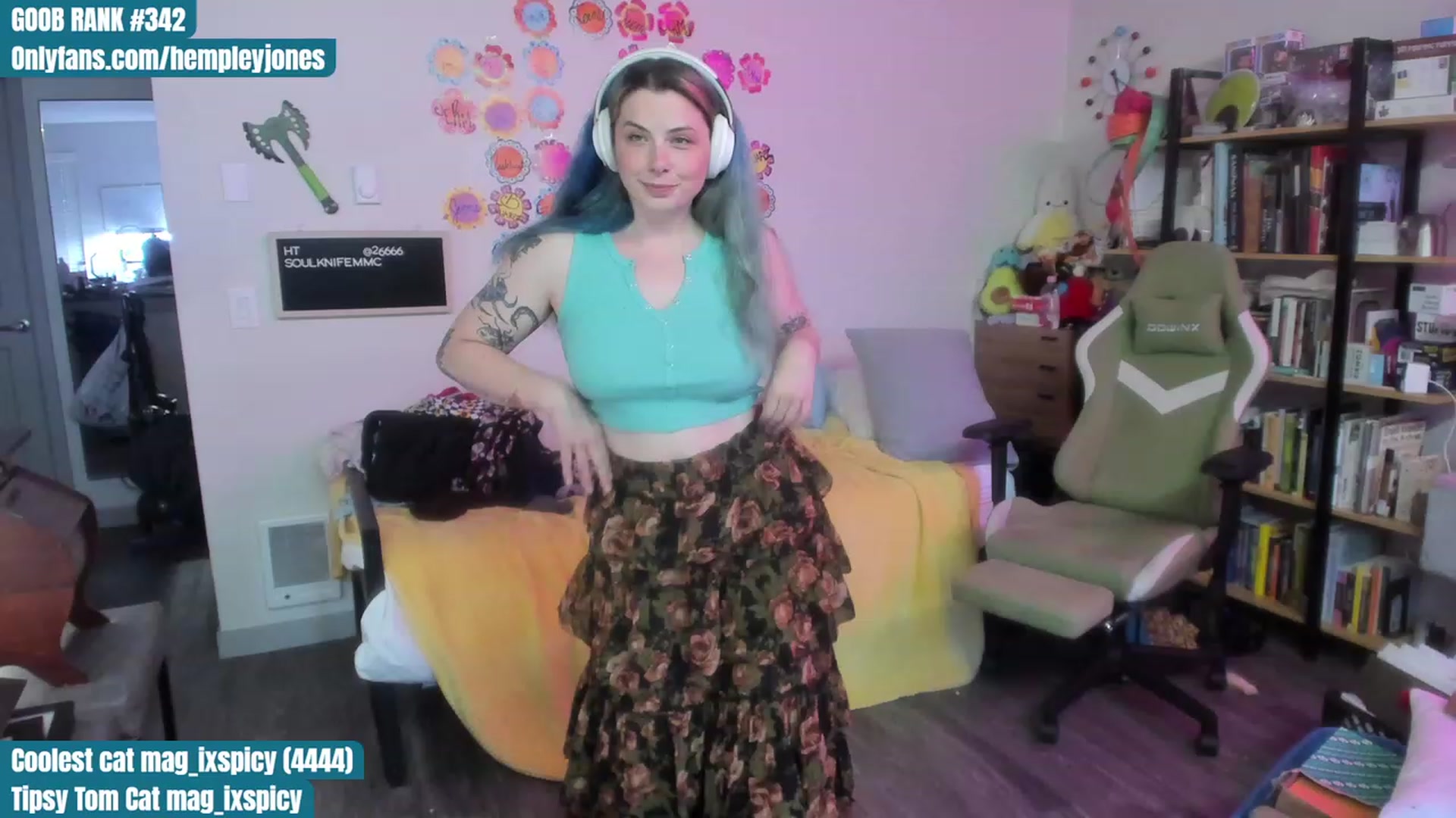 Gallery image thumbnail from Hempleyjones's myfreecams stream on, 07/22/2023, 01:05 image 4 of 20