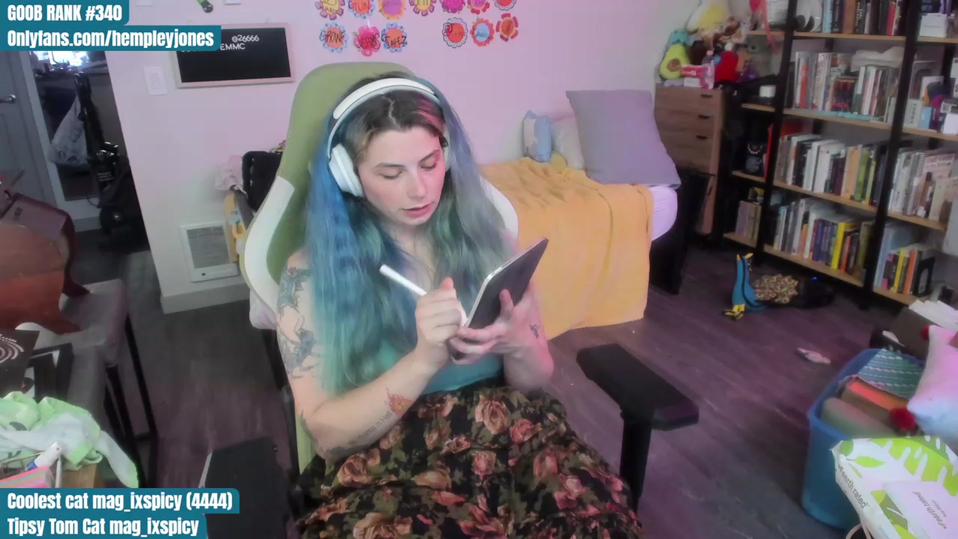 Gallery image thumbnail from Hempleyjones's myfreecams stream on, 07/22/2023, 01:05 image 14 of 20