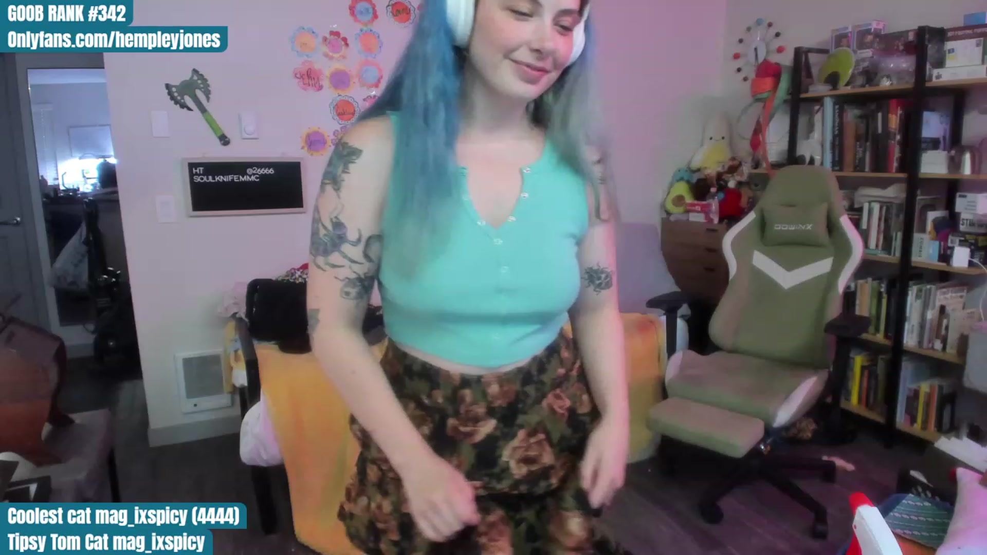 Gallery image thumbnail from Hempleyjones's myfreecams stream on, 07/22/2023, 01:05 image 8 of 20