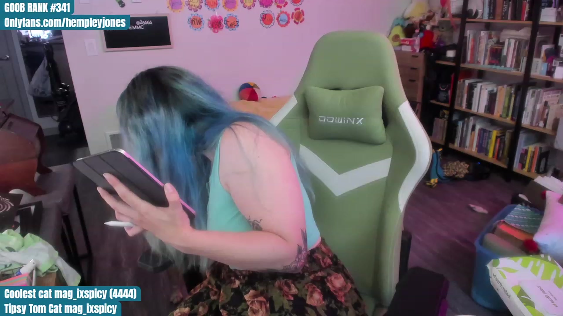 Gallery image thumbnail from Hempleyjones's myfreecams stream on, 07/22/2023, 01:05 image 10 of 20