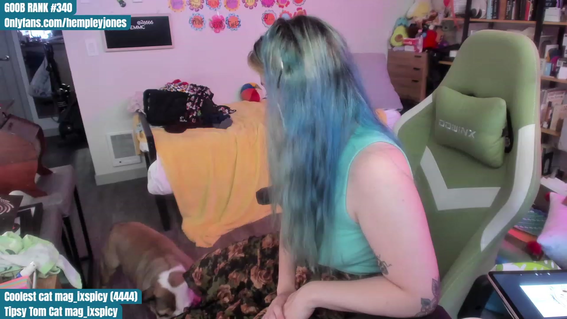 Gallery image thumbnail from Hempleyjones's myfreecams stream on, 07/22/2023, 01:05 image 13 of 20