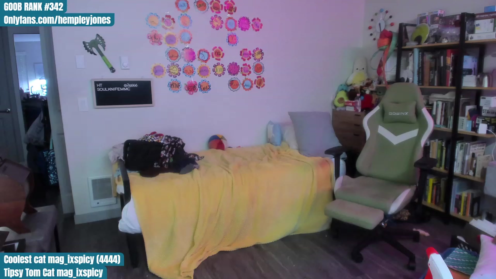 Gallery image thumbnail from Hempleyjones's myfreecams stream on, 07/22/2023, 01:05 image 7 of 20