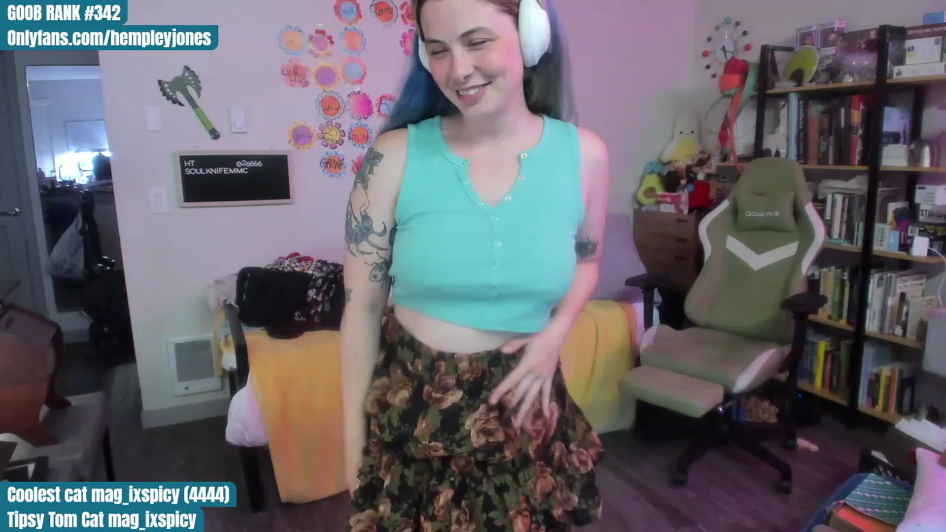 Gallery image thumbnail from Hempleyjones's myfreecams stream on, 07/22/2023, 01:05 image 3 of 20