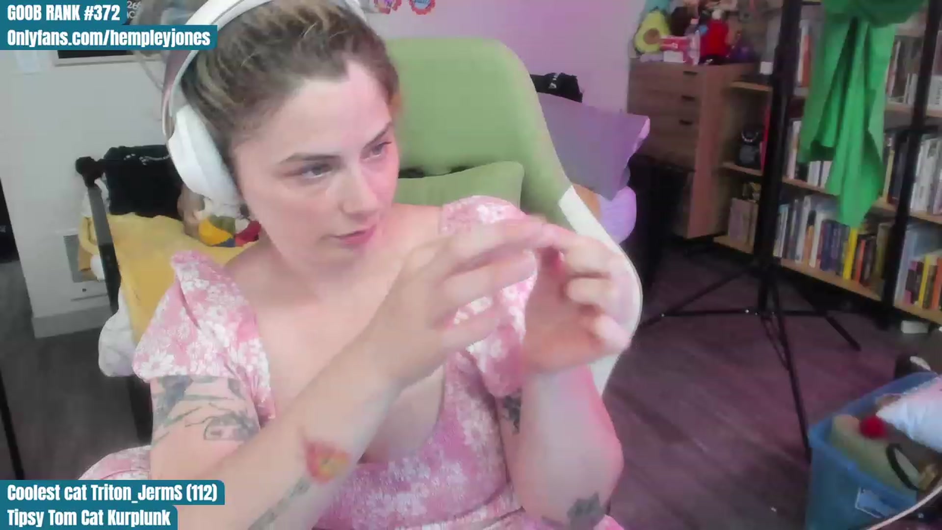 Gallery image thumbnail from Hempleyjones's myfreecams stream on, 07/23/2023, 22:49 image 14 of 20