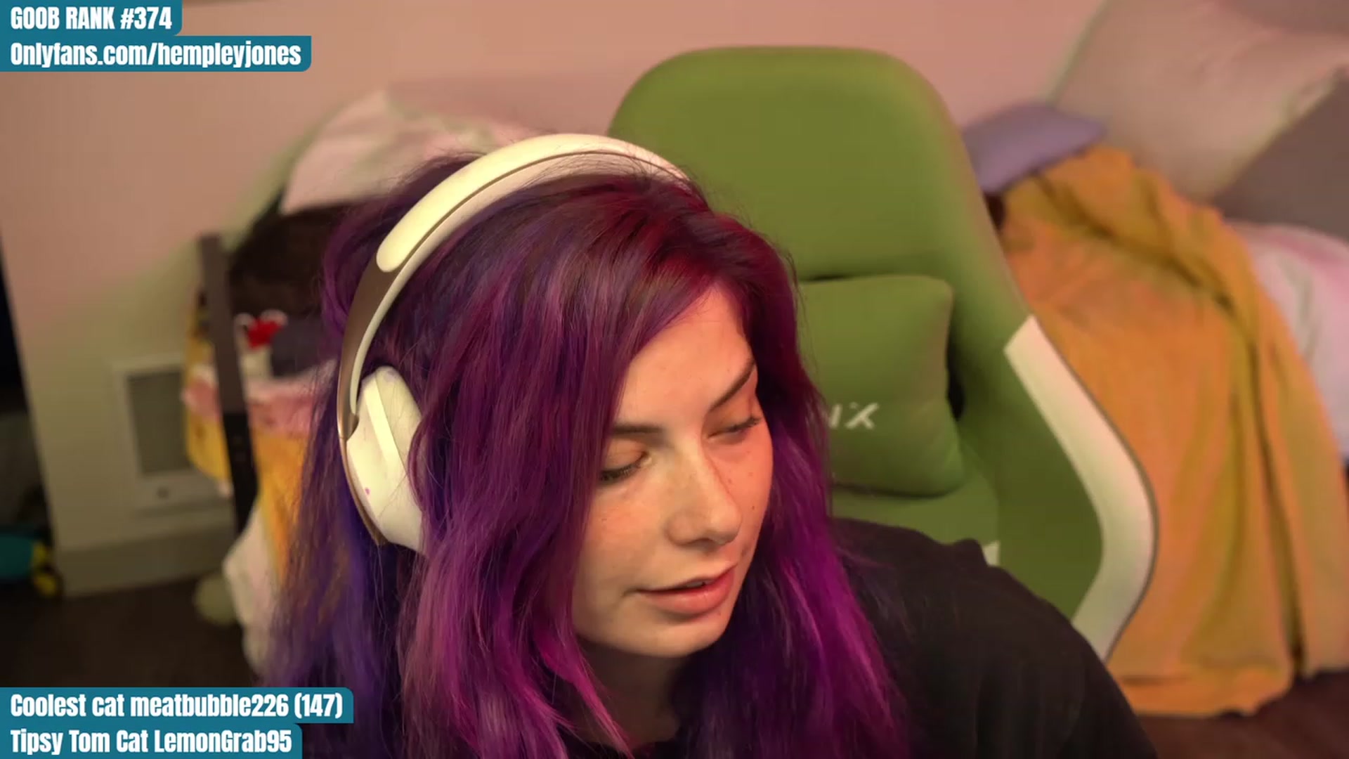 Gallery image thumbnail from Hempleyjones's myfreecams stream on, 07/27/2023, 24:25 image 4 of 20