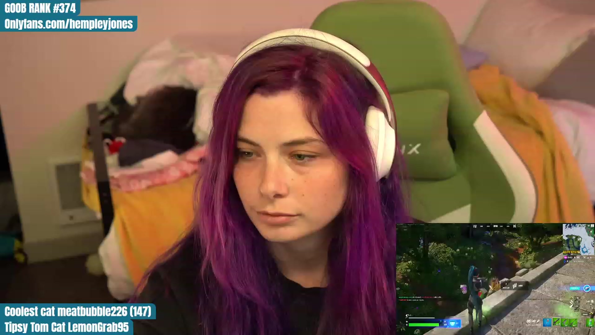 Gallery image thumbnail from Hempleyjones's myfreecams stream on, 07/27/2023, 24:25 image 14 of 20