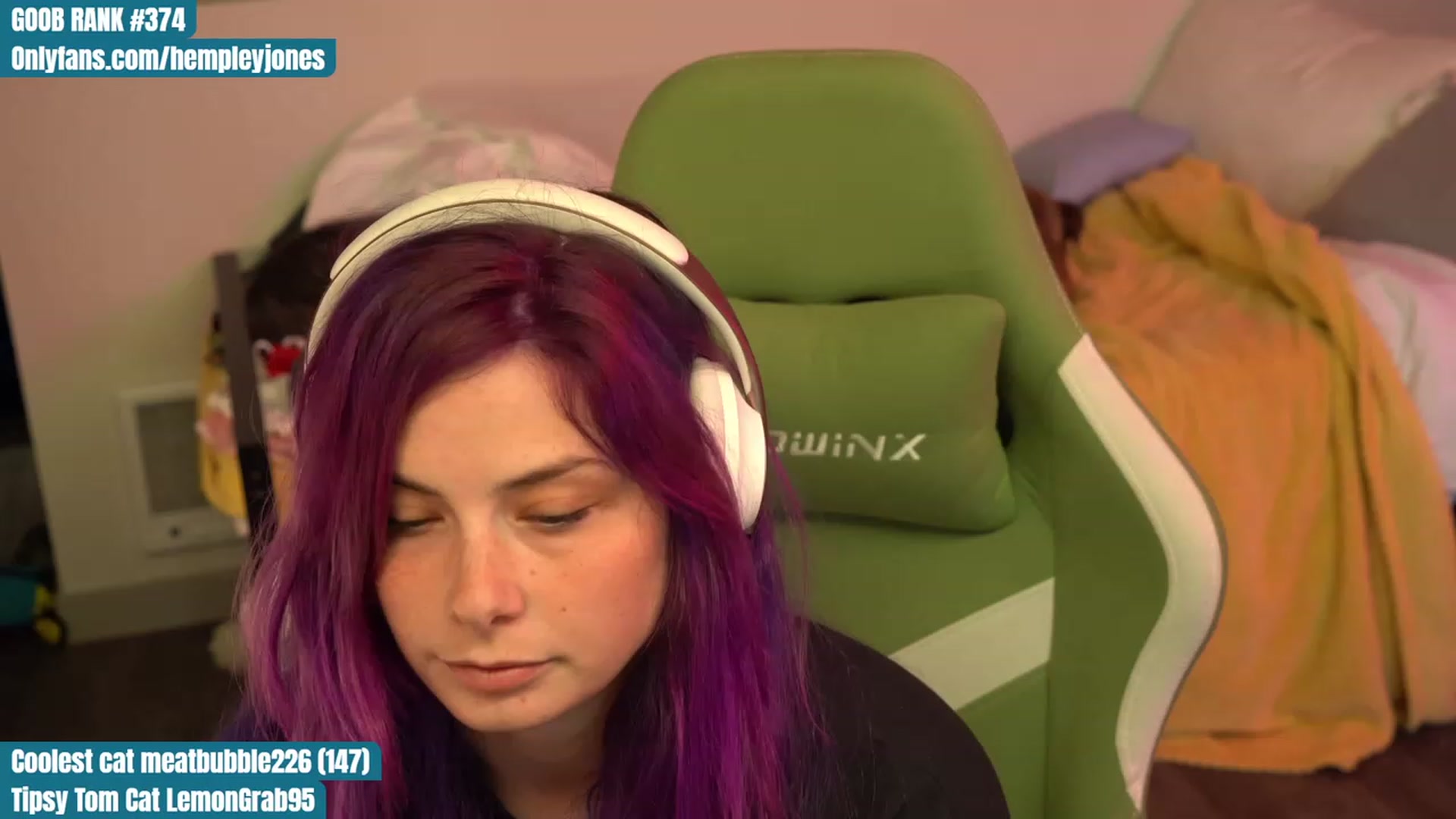 Gallery image thumbnail from Hempleyjones's myfreecams stream on, 07/27/2023, 24:25 image 3 of 20
