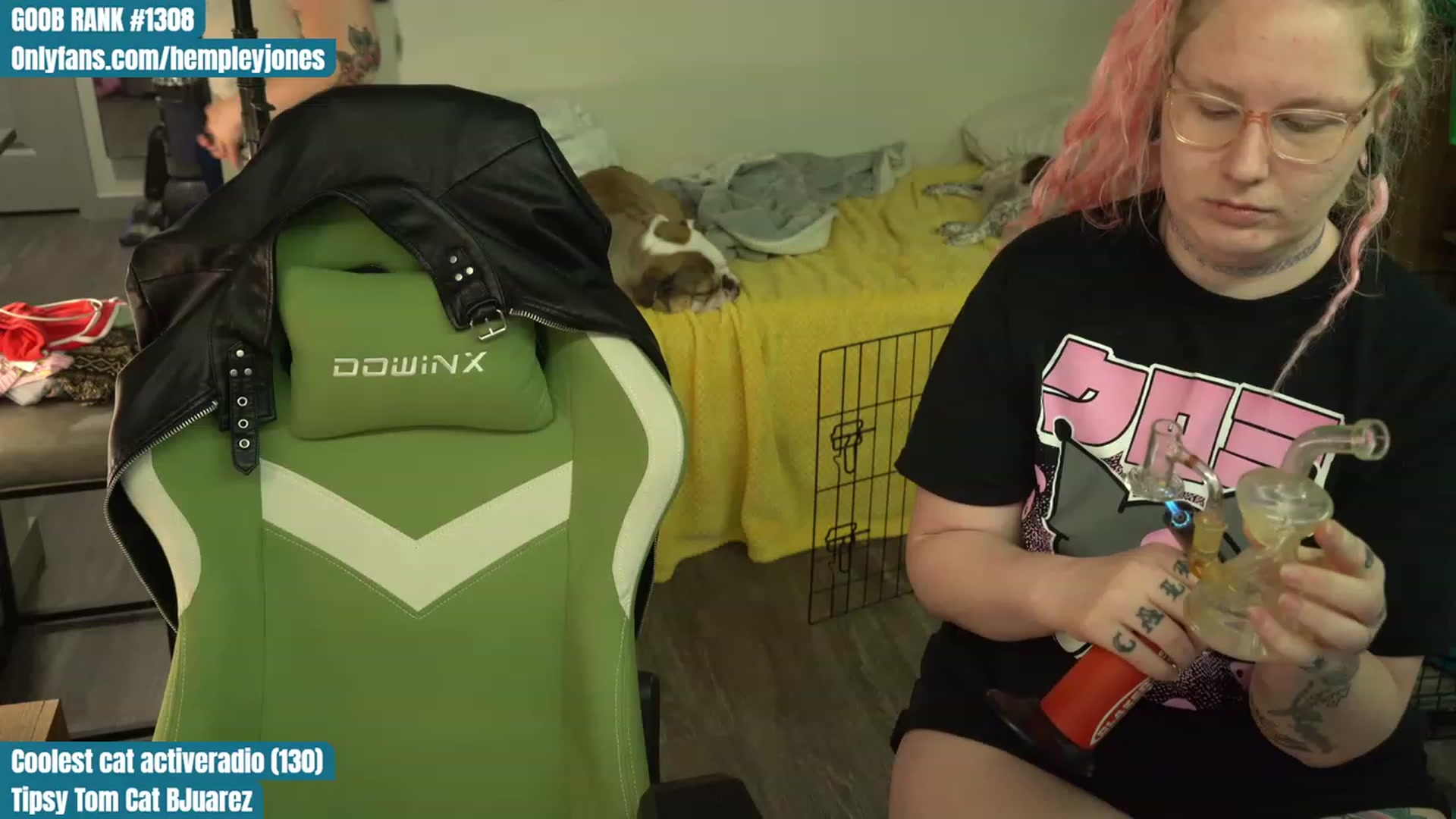 Gallery image thumbnail from Hempleyjones's myfreecams stream on, 08/06/2023, 01:06 image 10 of 20