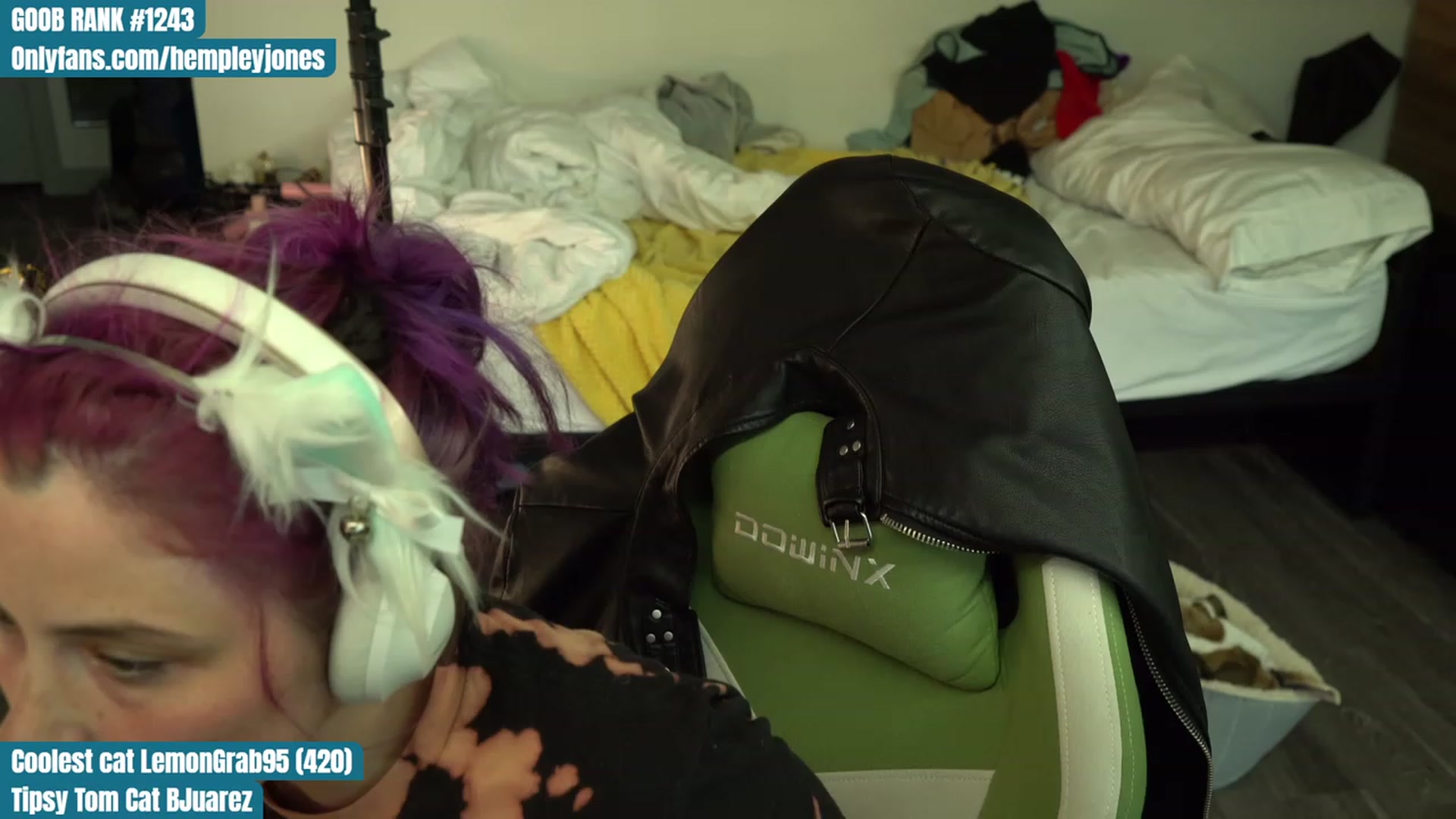 Gallery image thumbnail from Hempleyjones's myfreecams stream on, 08/08/2023, 01:31 image 13 of 20