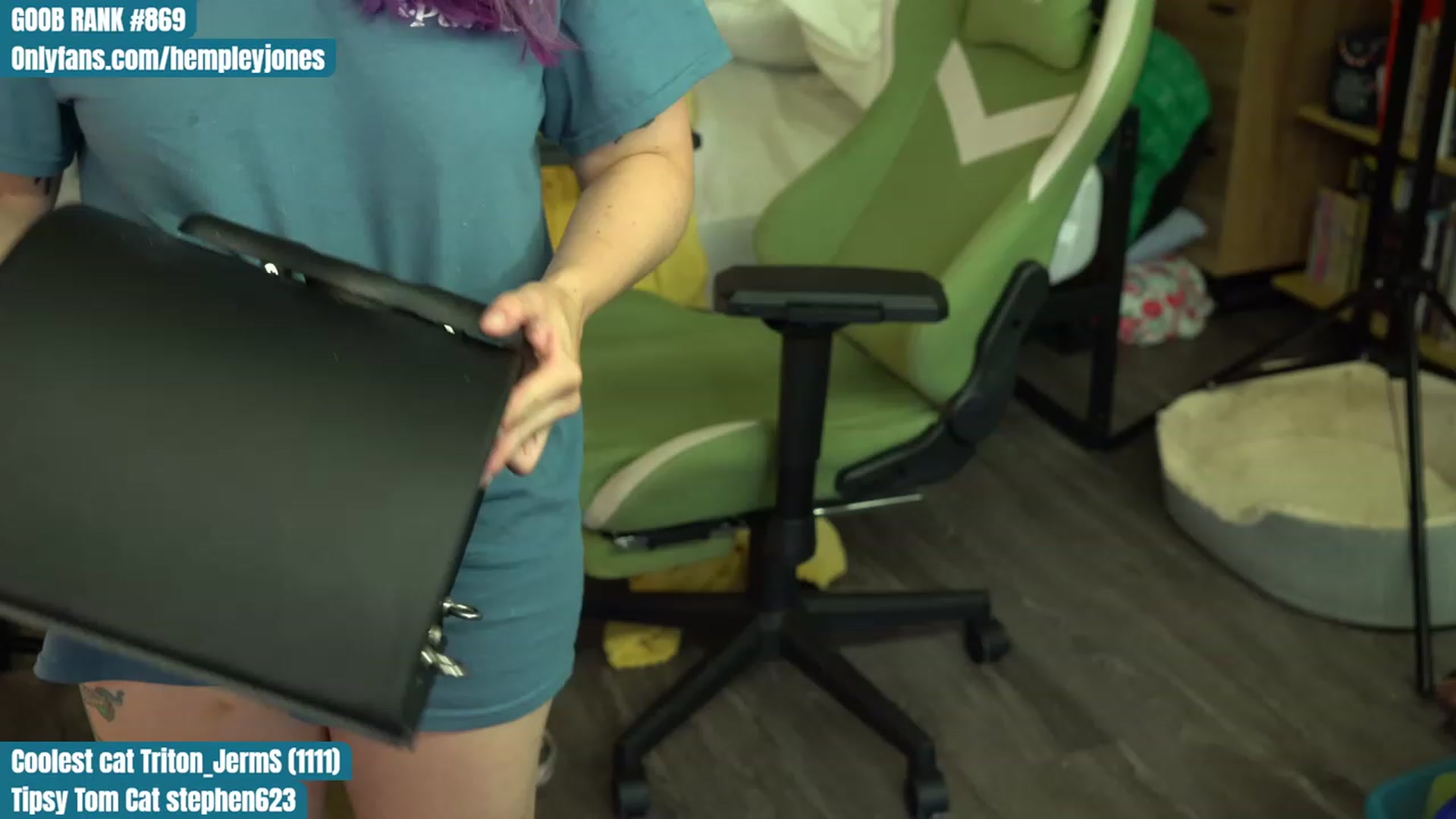 Gallery image thumbnail from Hempleyjones's myfreecams stream on, 08/12/2023, 16:15 image 2 of 20