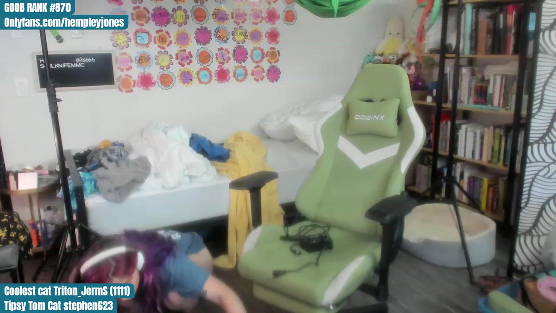 Gallery image thumbnail from Hempleyjones's myfreecams stream on, 08/12/2023, 16:15 image 17 of 20