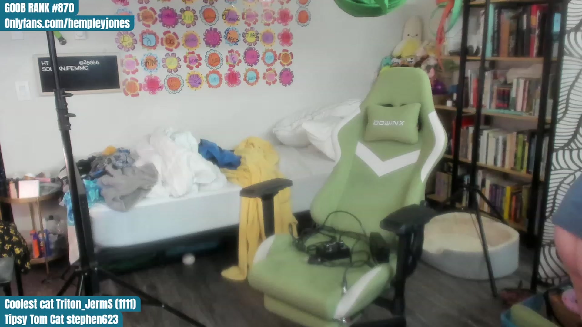 Gallery image thumbnail from Hempleyjones's myfreecams stream on, 08/12/2023, 16:15 image 14 of 20