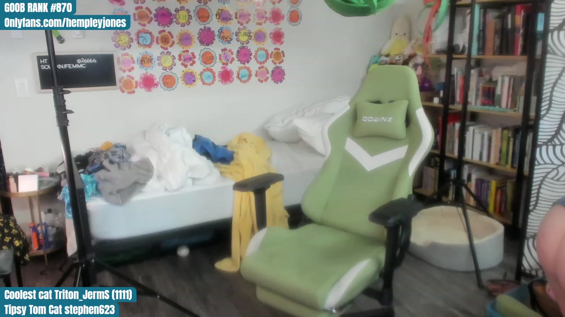 Gallery image thumbnail from Hempleyjones's myfreecams stream on, 08/12/2023, 16:15 image 12 of 20