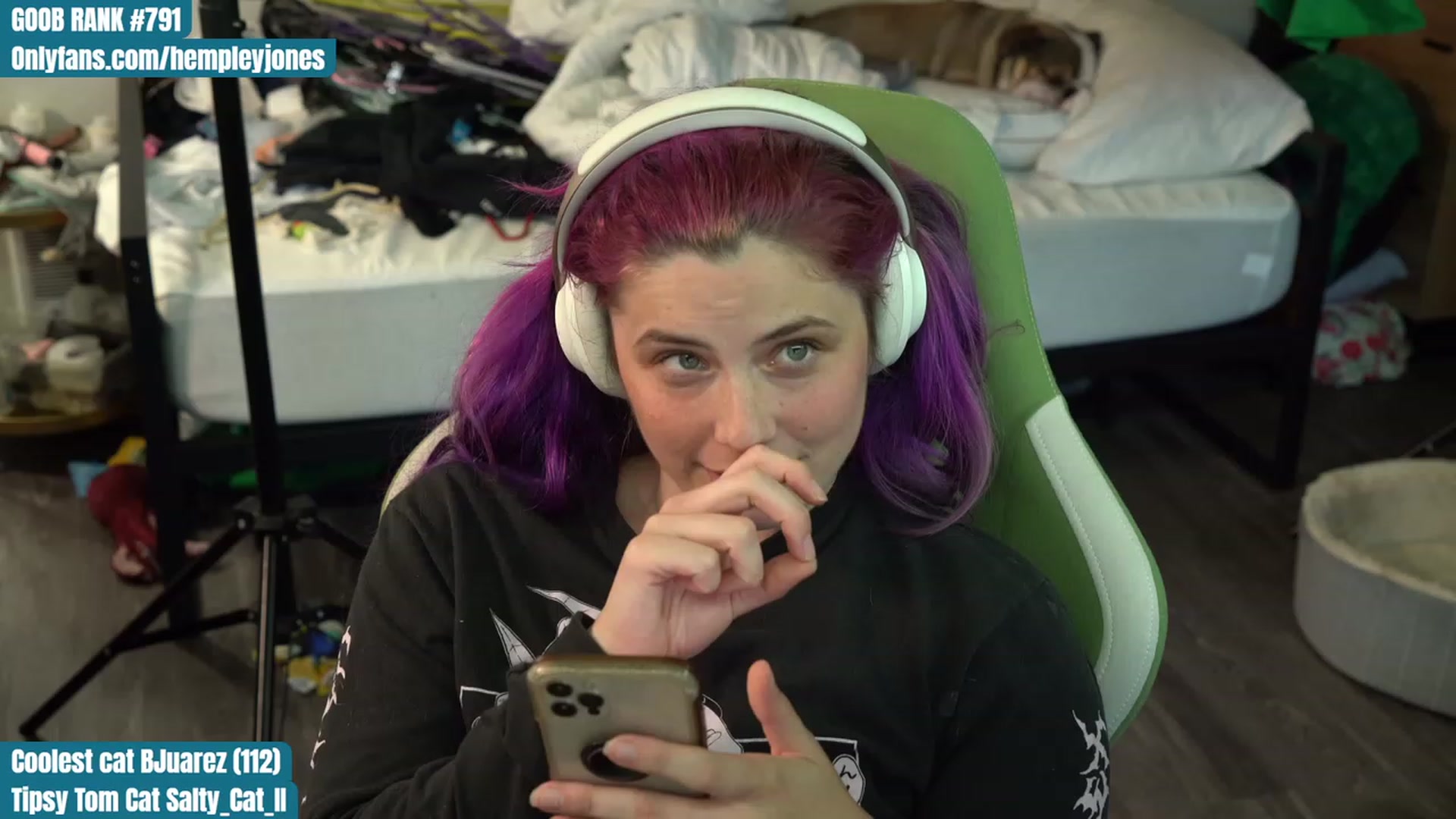 Gallery image thumbnail from Hempleyjones's myfreecams stream on, 08/14/2023, 01:24 image 2 of 20