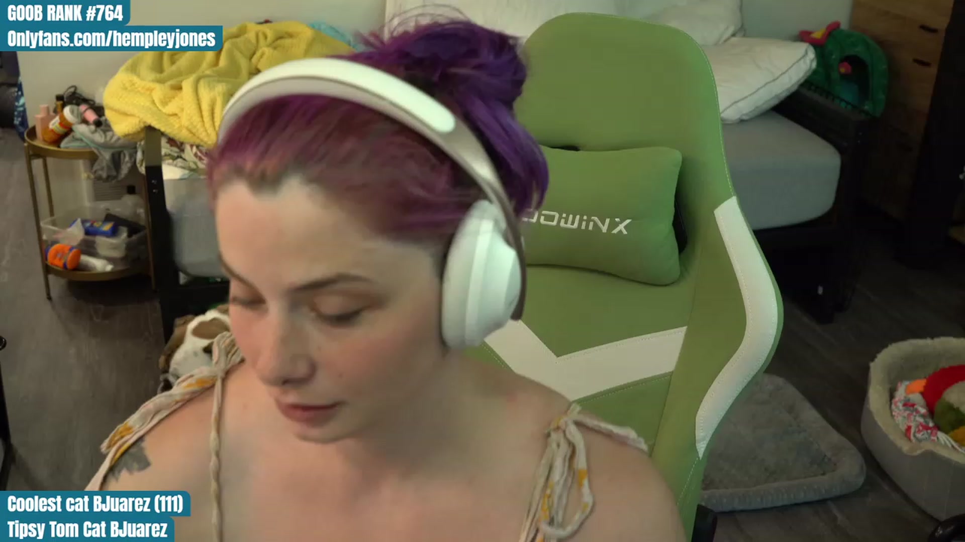 Gallery image thumbnail from Hempleyjones's myfreecams stream on, 08/15/2023, 02:13 image 6 of 20