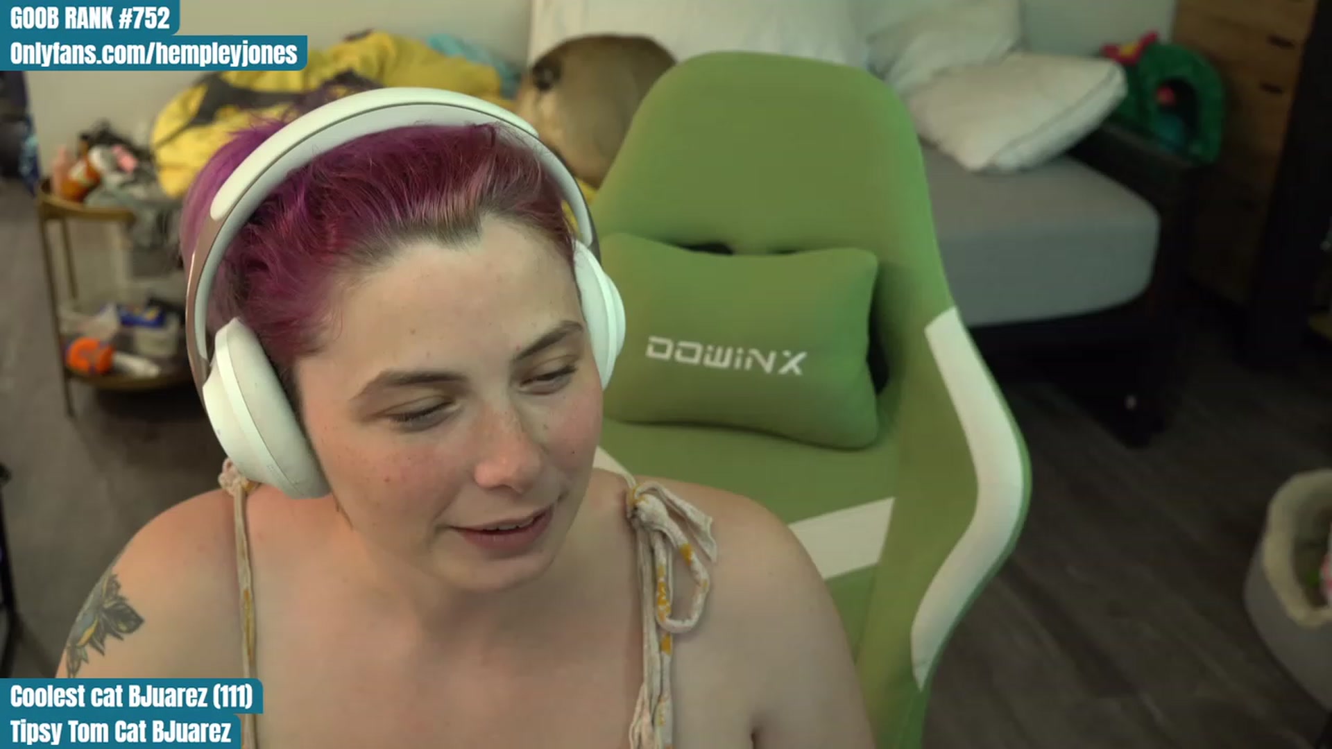 Gallery image thumbnail from Hempleyjones's myfreecams stream on, 08/15/2023, 02:13 image 12 of 20