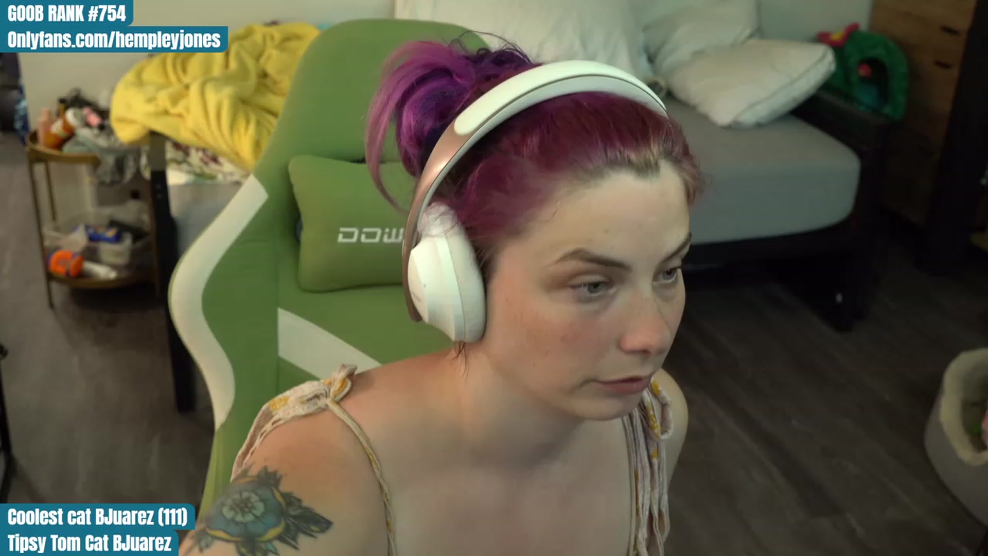 Gallery image thumbnail from Hempleyjones's myfreecams stream on, 08/15/2023, 02:13 image 9 of 20