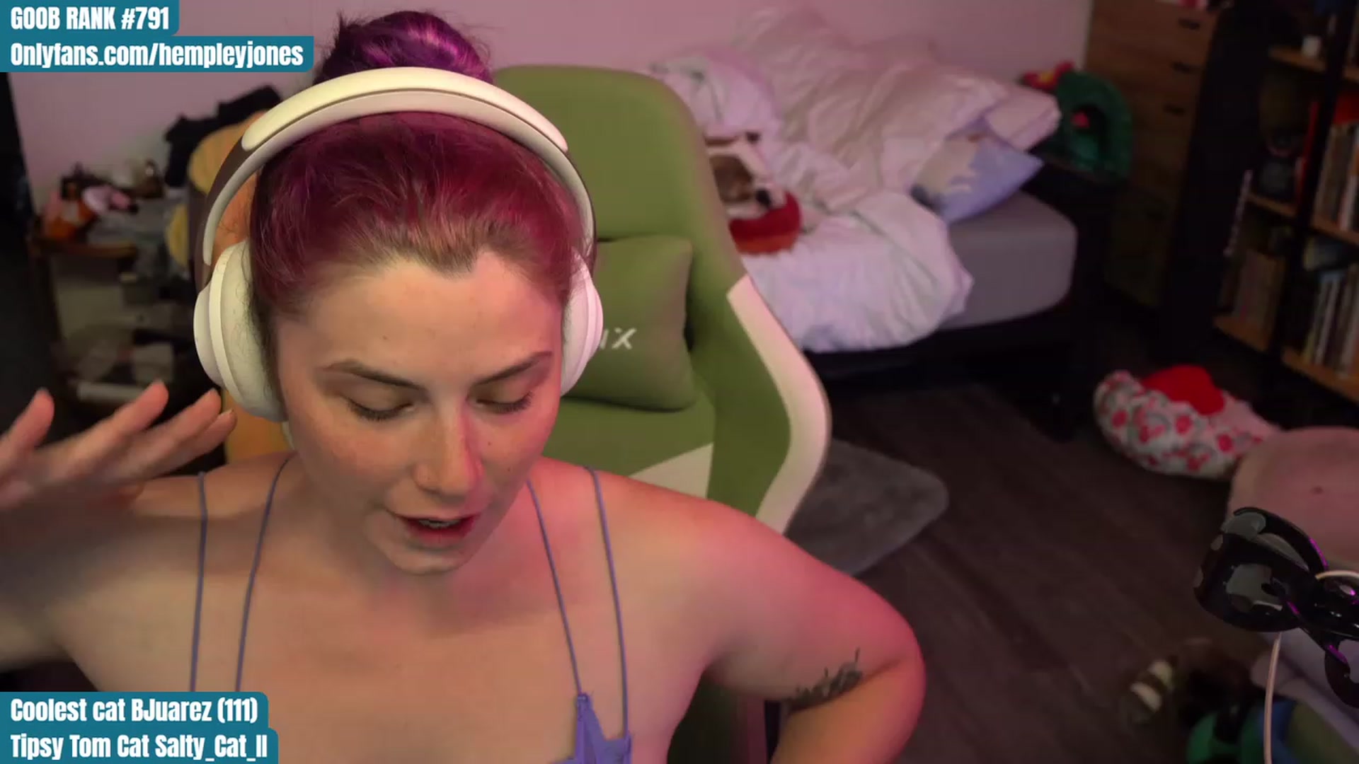 Gallery image thumbnail from Hempleyjones's myfreecams stream on, 08/16/2023, 01:21 image 3 of 20