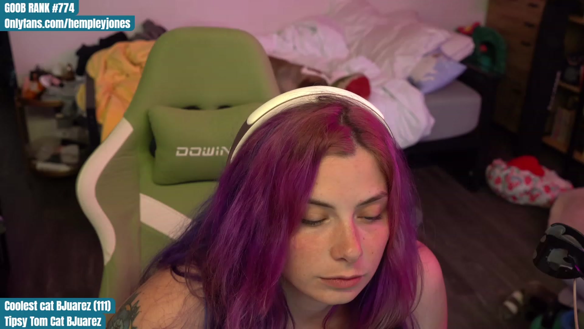 Gallery image thumbnail from Hempleyjones's myfreecams stream on, 08/16/2023, 01:21 image 15 of 20
