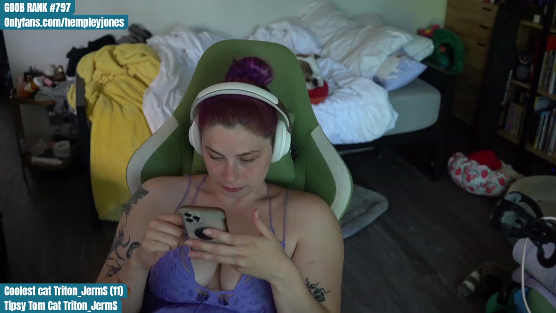 Gallery image thumbnail from Hempleyjones's myfreecams stream on, 08/16/2023, 01:21 image 1 of 20
