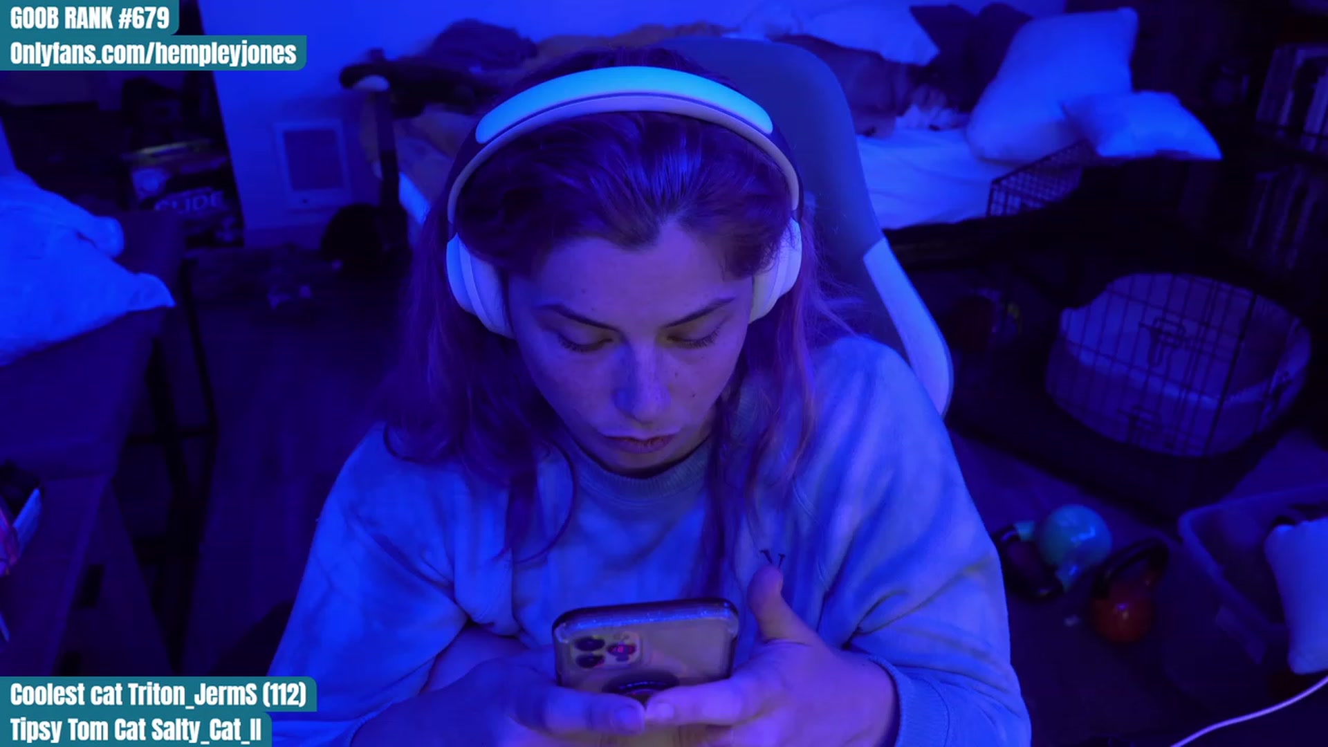 Gallery image thumbnail from Hempleyjones's myfreecams stream on, 08/21/2023, 23:45 image 16 of 20