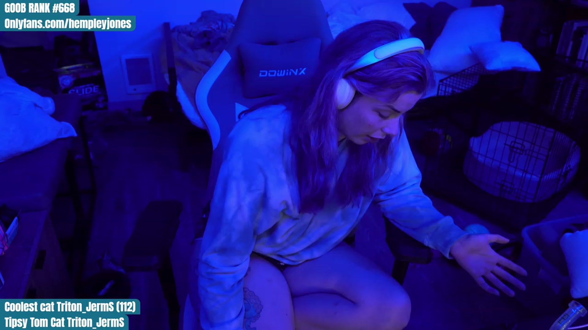 Gallery image thumbnail from Hempleyjones's myfreecams stream on, 08/22/2023, 24:24 image 18 of 20