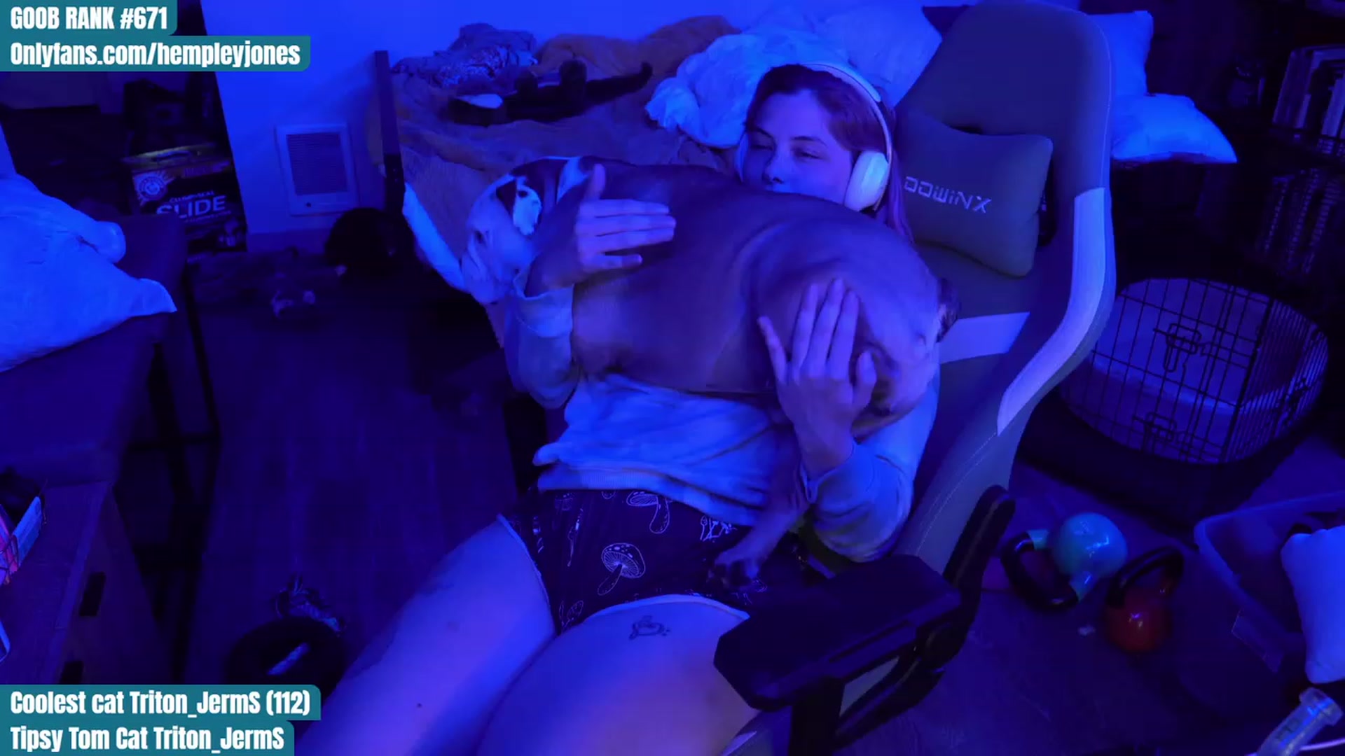 Gallery image thumbnail from Hempleyjones's myfreecams stream on, 08/22/2023, 24:24 image 11 of 20