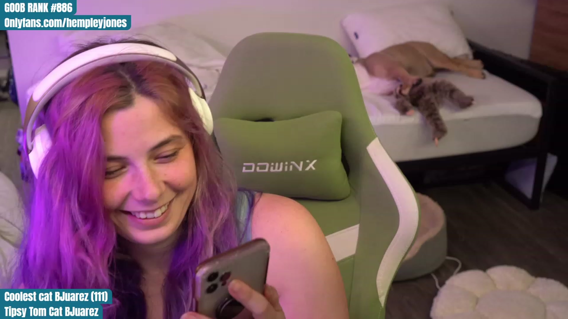 Gallery image thumbnail from Hempleyjones's myfreecams stream on, 08/29/2023, 22:59 image 12 of 20