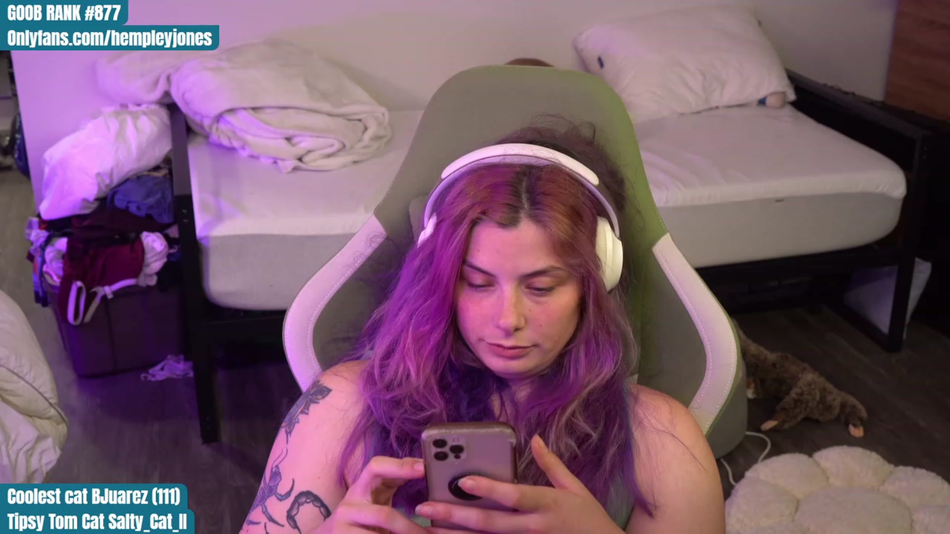 Gallery image thumbnail from Hempleyjones's myfreecams stream on, 08/30/2023, 24:00 image 12 of 20