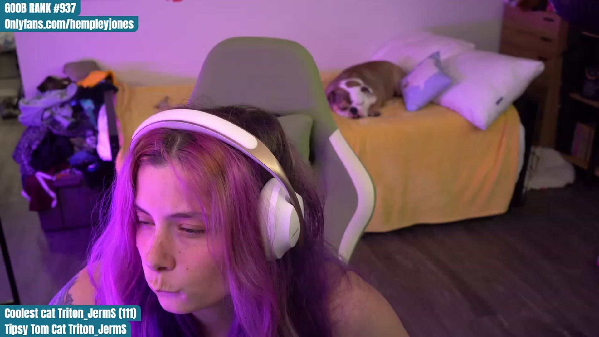 Gallery image thumbnail from Hempleyjones's myfreecams stream on, 09/01/2023, 24:09 image 18 of 20