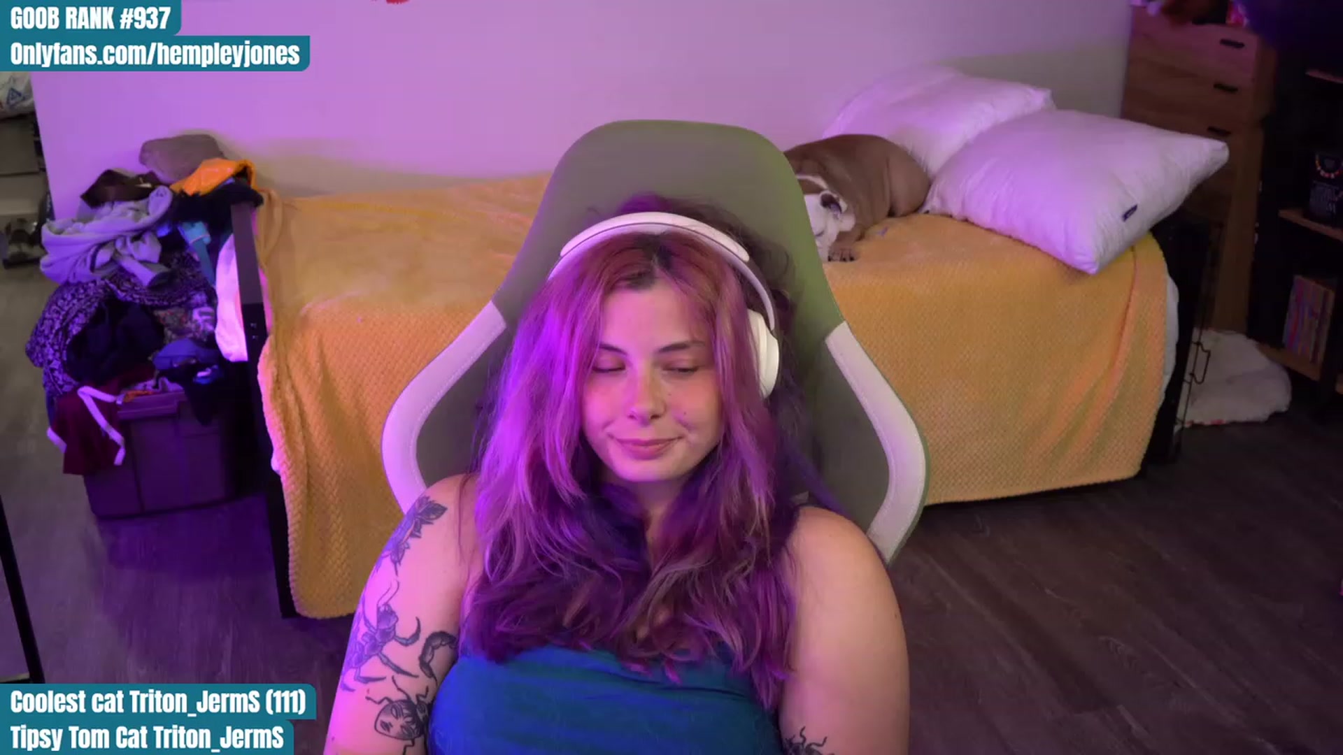 Gallery image thumbnail from Hempleyjones's myfreecams stream on, 09/01/2023, 24:09 image 9 of 20