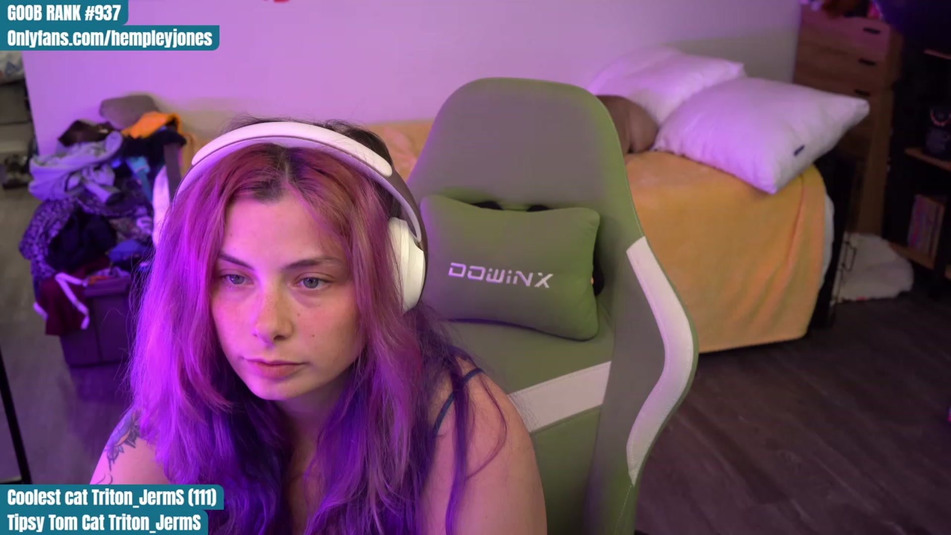 Gallery image thumbnail from Hempleyjones's myfreecams stream on, 09/01/2023, 24:09 image 7 of 20